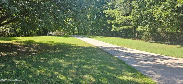 9031 Lakewood Dr, Louisville, KY 40272