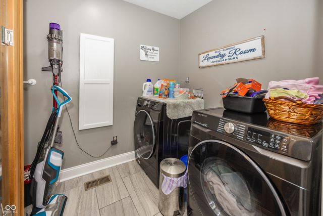 28 Patriot Court, Greenfield, IN 46140