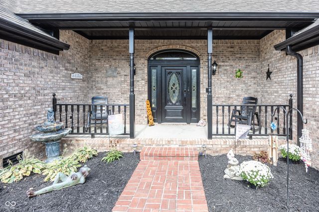 28 Patriot Court, Greenfield, IN 46140