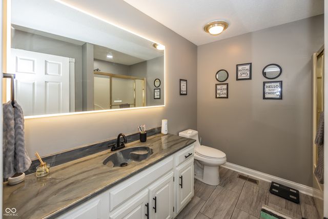 28 Patriot Court, Greenfield, IN 46140