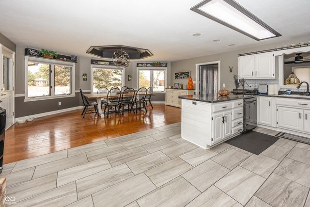 28 Patriot Court, Greenfield, IN 46140