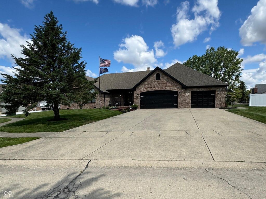 28 Patriot Court, Greenfield, IN 46140