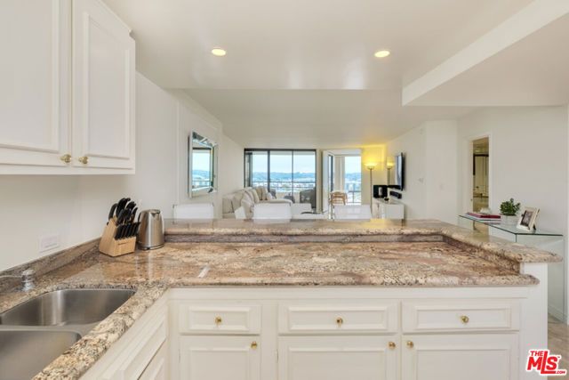 4267 Marina City 908, Marina Del Rey, CA 90292