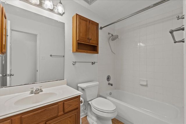 202 Pebble Walk Lane, Dickinson, TX 77539
