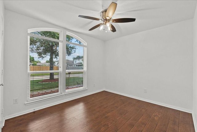 202 Pebble Walk Lane, Dickinson, TX 77539