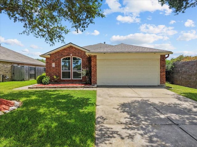 202 Pebble Walk Lane, Dickinson, TX 77539