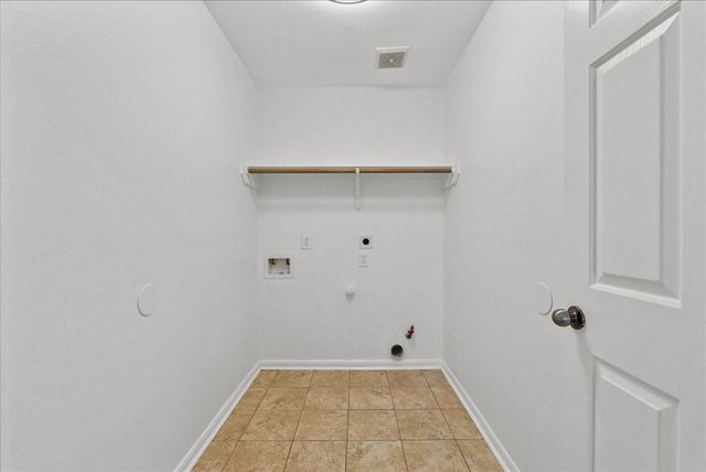 202 Pebble Walk Lane, Dickinson, TX 77539