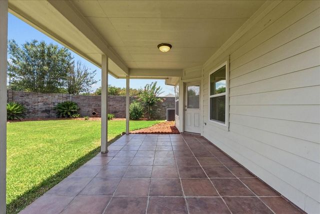 202 Pebble Walk Lane, Dickinson, TX 77539