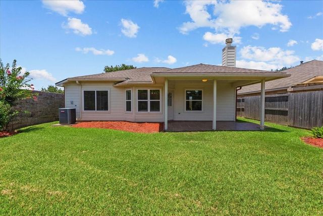 202 Pebble Walk Lane, Dickinson, TX 77539