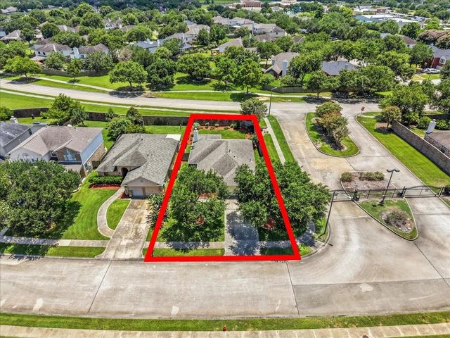 202 Pebble Walk Lane, Dickinson, TX 77539