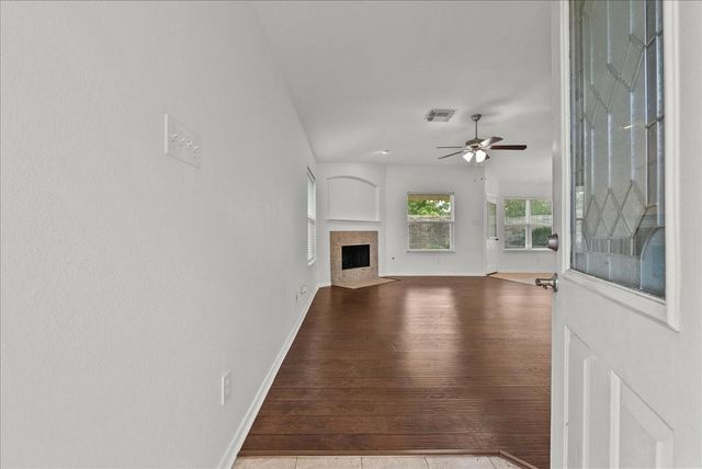 202 Pebble Walk Lane, Dickinson, TX 77539
