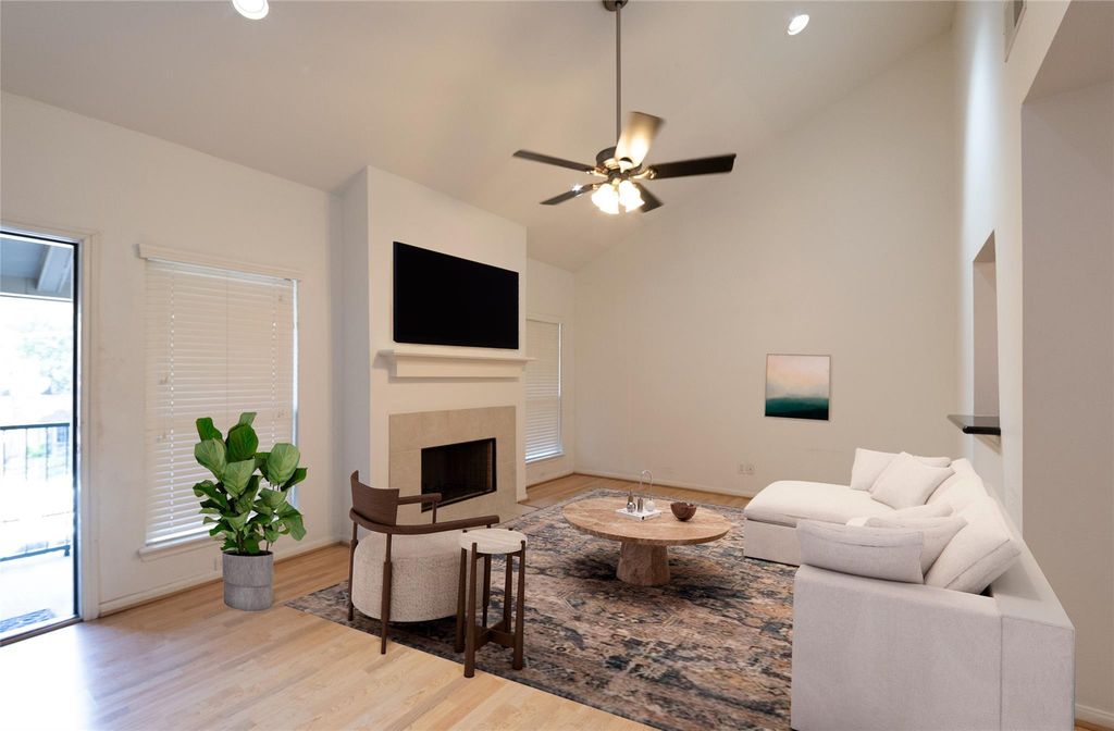 1100 Augusta Drive 76, Houston, TX 77057