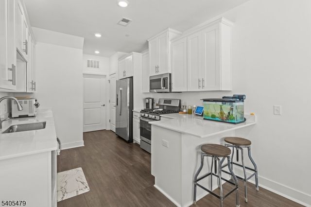 48 Harvest Way, Little Falls Twp., NJ 07424