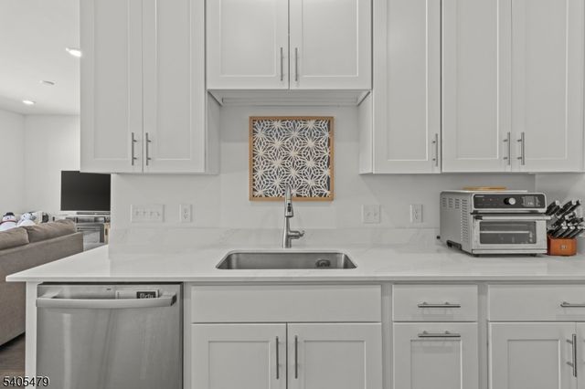 48 Harvest Way, Little Falls Twp., NJ 07424