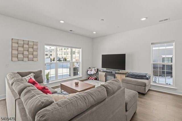 48 Harvest Way, Little Falls Twp., NJ 07424