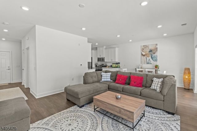 48 Harvest Way, Little Falls Twp., NJ 07424