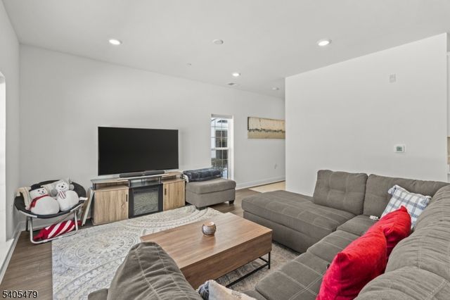 48 Harvest Way, Little Falls Twp., NJ 07424