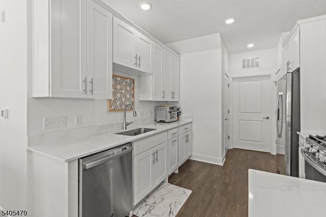 48 Harvest Way, Little Falls Twp., NJ 07424