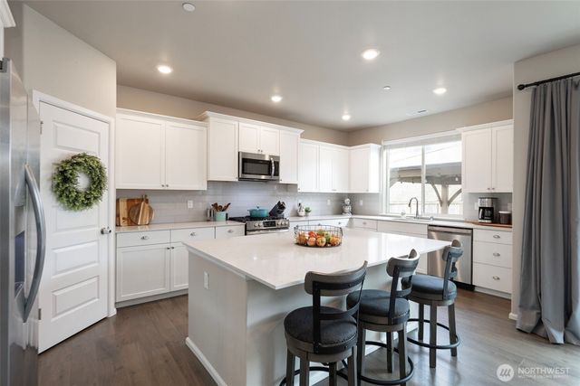 1328 Baker Heights Loop, Bremerton, WA 98312