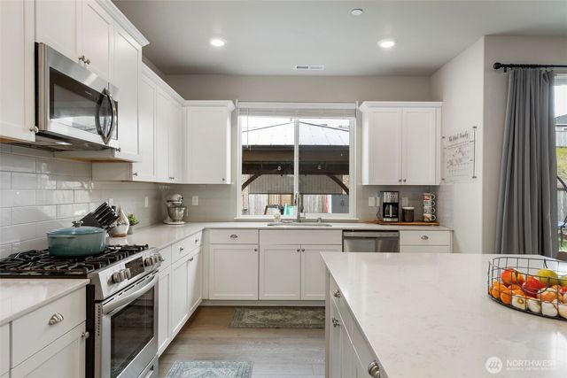 1328 Baker Heights Loop, Bremerton, WA 98312