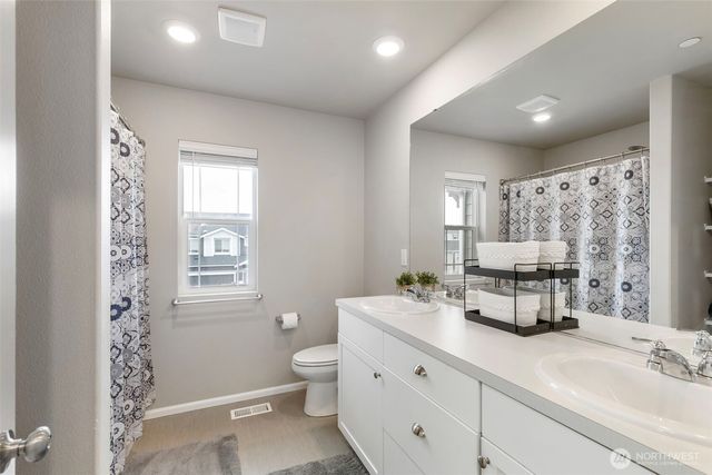 1328 Baker Heights Loop, Bremerton, WA 98312