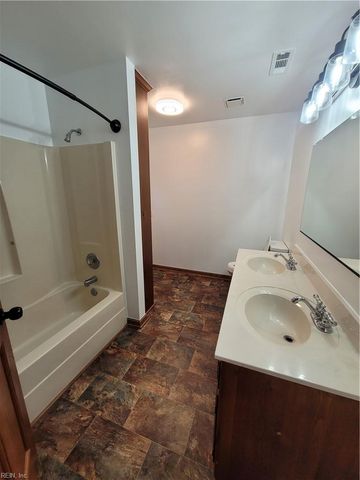 6495 Glenside CT, Gloucester, VA 23061