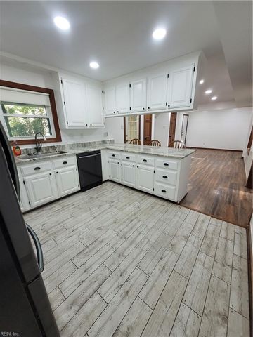 6495 Glenside CT, Gloucester, VA 23061