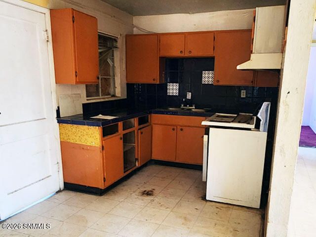 1209 S Locust Street, Las Cruces, NM 88001