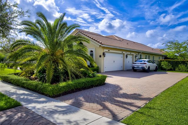 5703 N Sterling Ranch Drive, Davie, FL 33314