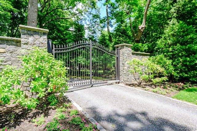 563 Asharoken Avenue, Northport, NY 11768
