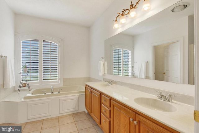 96 TYOAKA DR, Littlestown, PA 17340