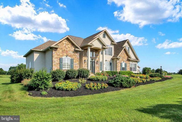 96 TYOAKA DR, Littlestown, PA 17340