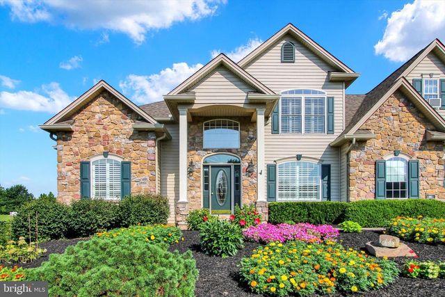 96 TYOAKA DR, Littlestown, PA 17340