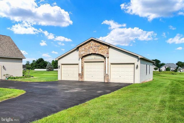 96 TYOAKA DR, Littlestown, PA 17340