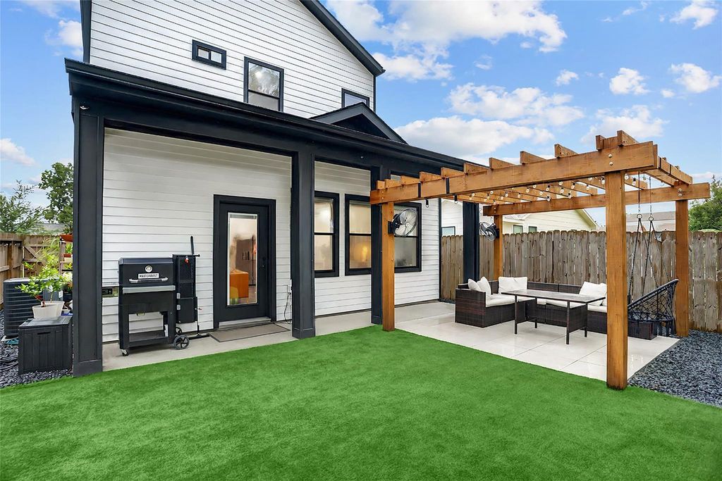 115 E 44th Street, Houston, TX 77018