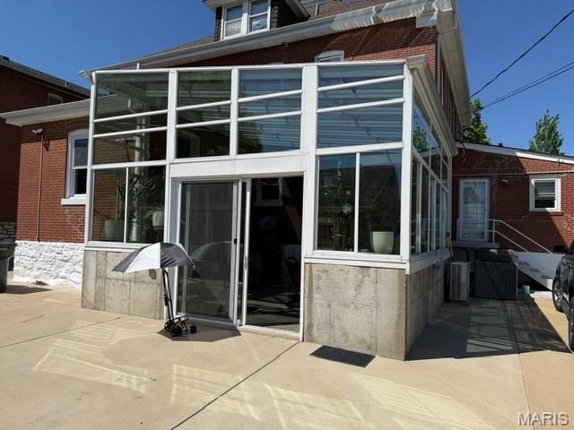 6120 Victoria Avenue, St Louis, MO 63139
