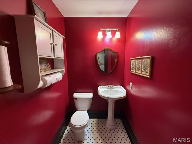 6120 Victoria Avenue, St Louis, MO 63139