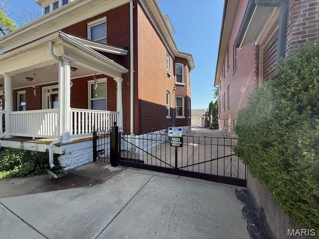 6120 Victoria Avenue, St Louis, MO 63139