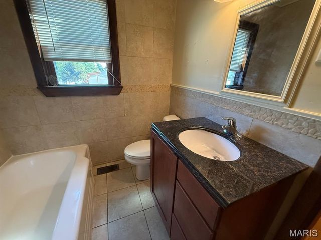 6120 Victoria Avenue, St Louis, MO 63139