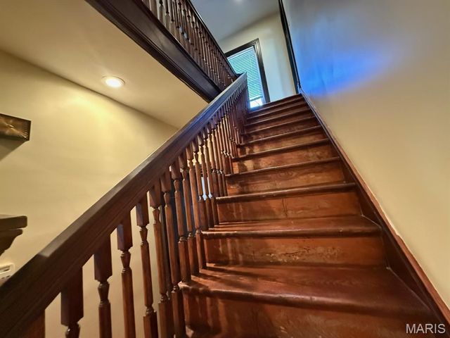 6120 Victoria Avenue, St Louis, MO 63139
