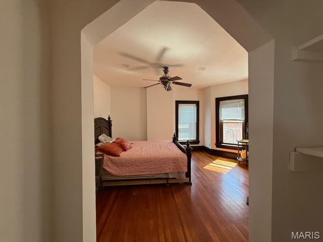 6120 Victoria Avenue, St Louis, MO 63139