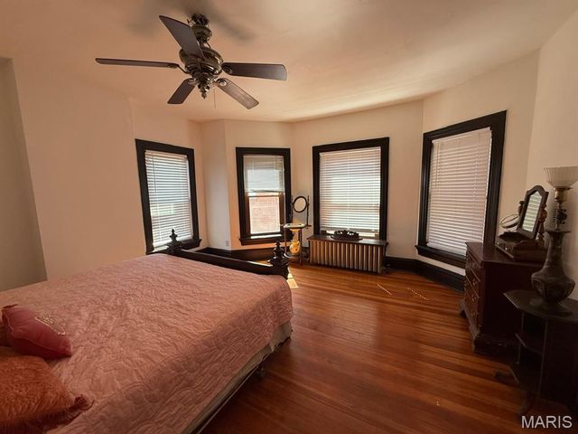 6120 Victoria Avenue, St Louis, MO 63139