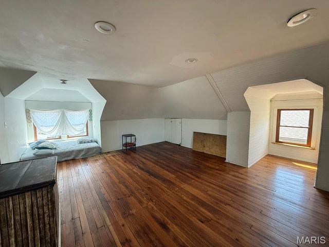 6120 Victoria Avenue, St Louis, MO 63139
