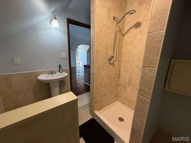 6120 Victoria Avenue, St Louis, MO 63139