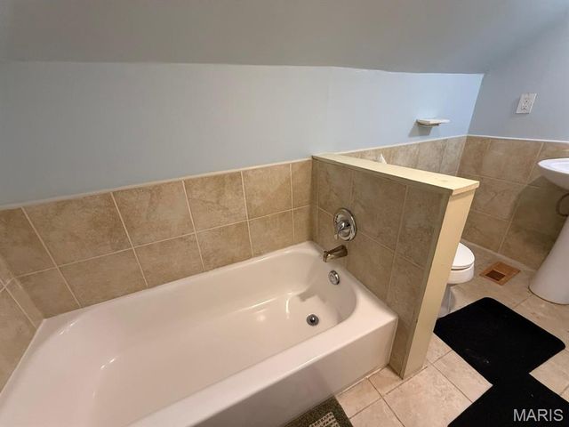 6120 Victoria Avenue, St Louis, MO 63139