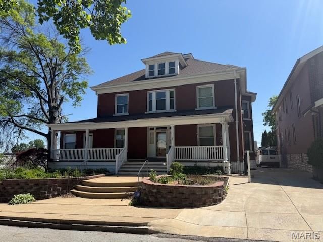 6120 Victoria Avenue, St Louis, MO 63139