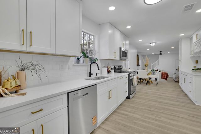 7094 DESHON BEND Circle, Lithonia, GA 30058