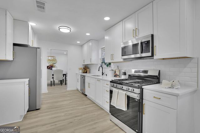 7094 DESHON BEND Circle, Lithonia, GA 30058