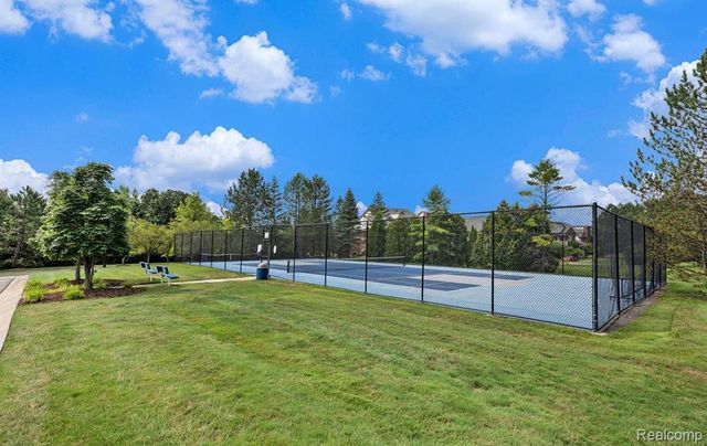 3462 Tremonte Cir N, Oakland Charter Township, MI 48306