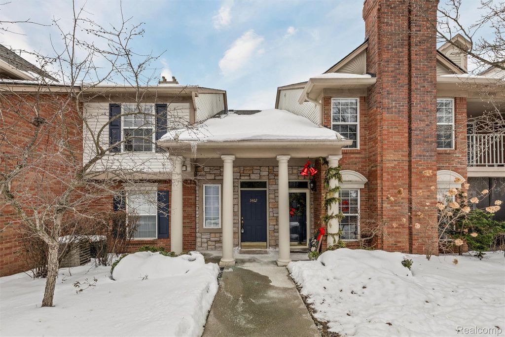 3462 Tremonte Cir N, Oakland Charter Township, MI 48306